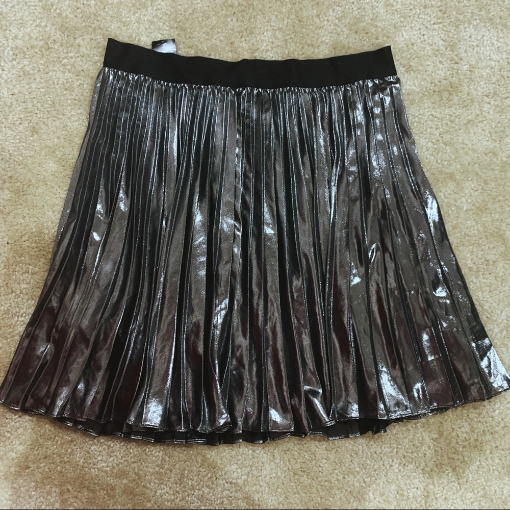 Express metallic skirt